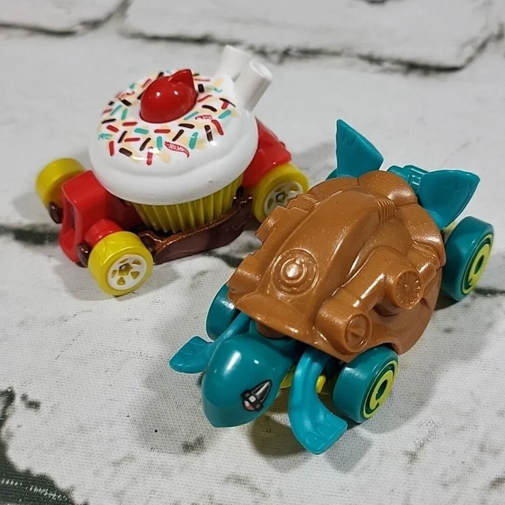 Hot Wheels Lot of 9 Cars‎ Fun Dino Rider Bubblematic Angry Birds Tortoshell